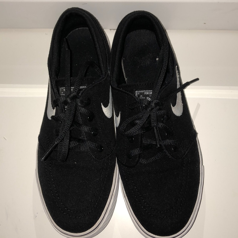 Women’s Nike janoskis